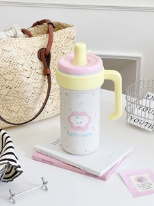 Detail of cute puppy pattern and handle on 316 stainless steel thermal straw cup