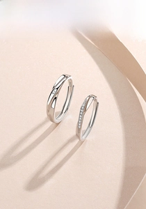 Detailed close-up of S925 sterling silver Mobius rings showing hallmark and zircon stones