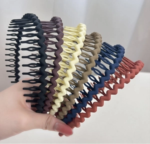 Detail showing the inner non-slip teeth and matte wavy texture of the headbands