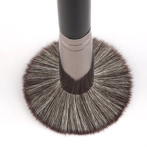 Professional fluffy contour makeup brush with ultra-soft bristles and black handle