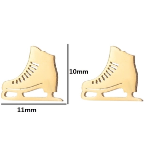 Détail de boucles d'oreilles patins à glace dorées avec dimensions 10 mm sur 11 mm