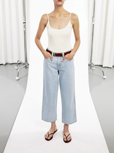 Chic light blue wide-leg denim jeans with straight-cut fit and stylish leather belt