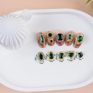 Luxury Nail Art Charms Alloy Metal Gemstone Rhinestone Heart Teardrop Shapes Vintage Elegant Jewelry Decorations For Manicure
