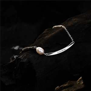 Elegant natural freshwater pearl necklace with silver chain and Freedom engraved metal bar