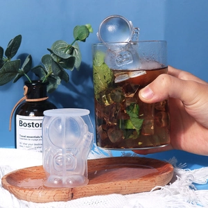 Astronaut silicone ice cube mold for chocolate and cake with crystal clear ice effect