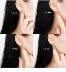 Detailed size comparison of 4.5mm to 8mm natural pearl stud earrings on ear