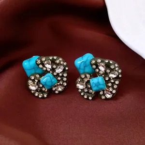 Orecchini vintage dorati con intarsio in pietra blu e smalto verde smeraldo