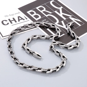 Collier chaîne en acier inoxydable argenté avec texture d'écailles de dragon polies