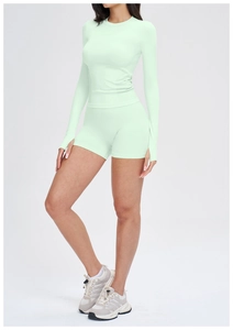 Détails de l'ensemble de yoga sans couture vert menthe avec poignets passe-pouce et short