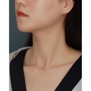 Elegant s925 silver necklace and earrings set with gold plating, pearls and tiny crystals