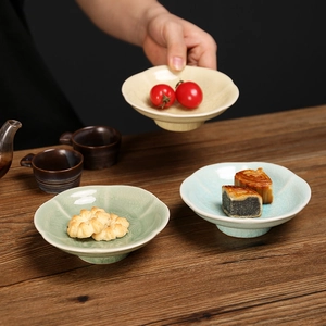 Chinese ceramic tea snack plates with ice-crack glaze and elegant floral petal edges