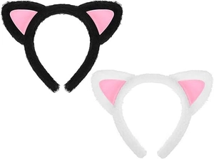 Dettaglio di cerchietti con orecchie di gatto in peluche nero e bianco con interno rosa