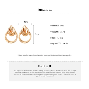 Fiche technique détaillée des boucles d'oreilles créoles dorées nouées avec dimensions 6x4 cm