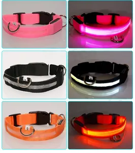 Trois colliers LED pour chiens en rose, noir et orange avec modes lumineux et port USB