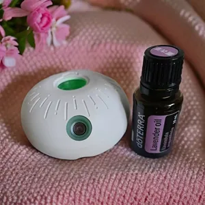 Waterless aromatherapy diffuser with a 15ml bottle of pure lavender essential oil