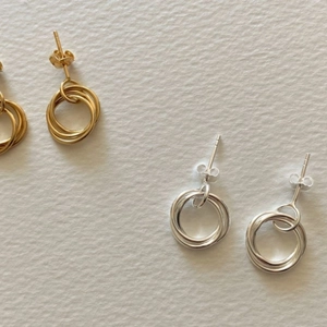 Minimalist S925 sterling silver triple hoop earrings in gold and silver finishes