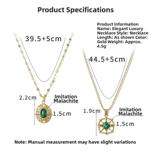 Dimensions détaillées des colliers en or 18 carats avec pendentifs malachite et mesures