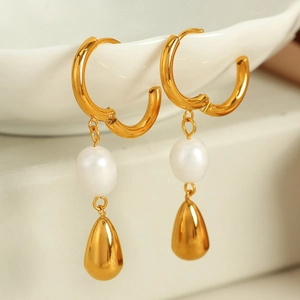 Eleganti orecchini a cerchio dorati con perle ovali e pendenti a goccia in stile retrò