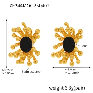 Detail of 18k gold plated flower earrings with black zircon stone and dimensions info