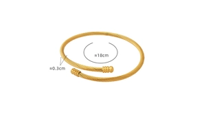 Detail view of a 18cm gold cable cuff bracelet with dimensions showing 0.3cm thickness