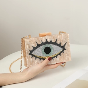 Pochette da sera in acrilico perlato con motivo a occhio e catena dorata