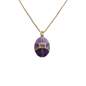 Collier plaqué or avec pendentif ovale violet orné d'une croix en zircon coloré