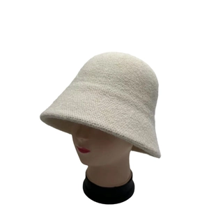 Eleganter weißer Strick-Angora-Fischerhut für Damen in minimalistischem Design