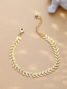 Minimalist 18k gold wheat leaf bracelet featuring adjustable chain and lobster clasp