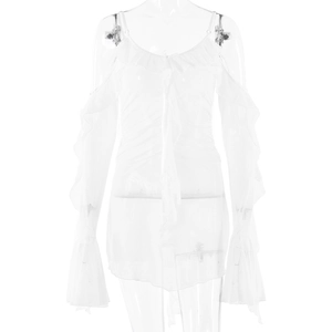 Robe blanche à épaules dénudées en tulle transparent avec volants et manches longues