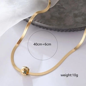 Collar minimalista de cadena de serpiente dorada con colgante de cuenta geométrica
