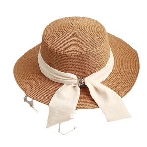 Chapeau de paille à bord large pour femme avec ruban en mousseline blanche et boucle