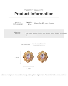 Détail macro de boucle d'oreille fleur vintage avec zircon violet et dimensions 1,5cm x 1,4cm