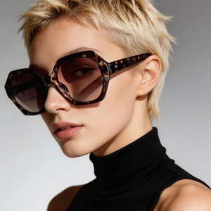 Retro oversized geometric tortoiseshell sunglasses with dark gradient lenses for women