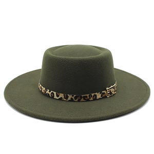 Chapeau en feutre de laine vert olive à bord large avec ruban imprimé léopard chic