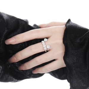 Elegant S925 sterling silver ring with multiple rose flower motifs for women