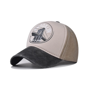 Hochwertige Brooklyn New York Baseballkappe im Distressed-Look in gewaschenem Khaki und Schwarz