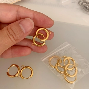 12mm golden stainless steel DIY clip-on hoop earrings with loop held by hand