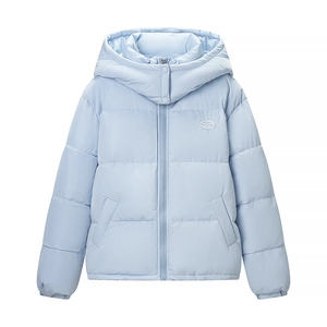 Chaqueta acolchada con capucha azul claro para mujer con corte corto y cremallera