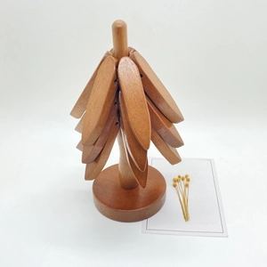 Creative solid wood Christmas tree shaped heat insulation pad set on white background