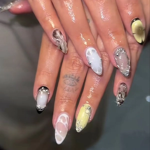 Y2K 3D Metal Press On Nails Short Almond Shape Gradient Yellow Silver Relief Fake Nails For Women Manicure Art