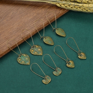 Boucles d'oreilles feuilles en bronze vintage avec finition rustique texturée