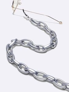 Chaîne de lunettes ovale en acrylique argenté avec maillons larges et fini mat élégant
