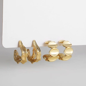 Detail of 18K gold stainless steel earrings with wavy and smooth oval textures