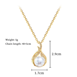 Detail of fishtail pearl necklace with 5g weight and 40+5cm chain length parameters