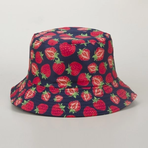 Chapeau bob bleu foncé à imprimé fraises avec large bord et bordure surpiquée