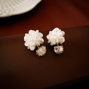Sweet White Acrylic Flower Stud Earrings With Cubic Zirconia And Silver Earring Post For Women Elegant Two Way Wear