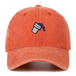 Casquette de baseball orange délavée avec broderie détaillée d'une tasse