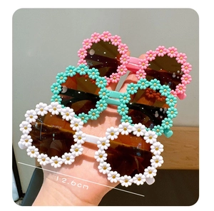 Detail showing colorful flower-shaped kid sunglasses with 12.6cm frame width measurement