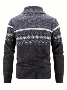 Rückansicht Strickjacke mit schwarzem, grauem und weißem geometrischem Rautenmuster