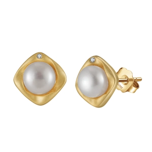 Detailed macro view of S925 sterling silver pearl stud earrings with square gold matte base